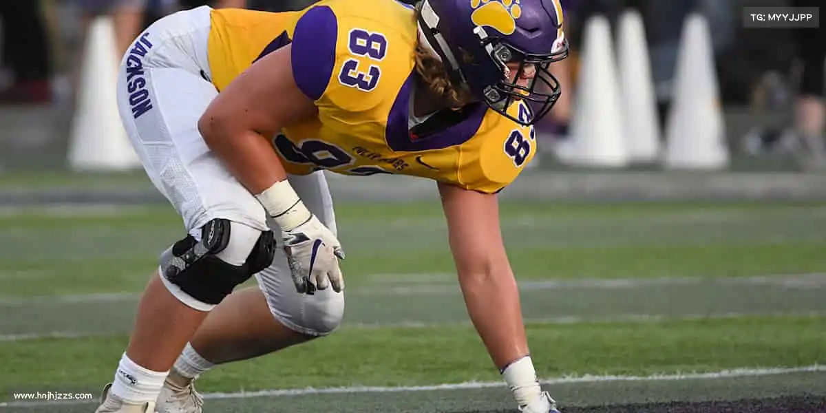 多宝电竞挥动球拍 / 奔跑赛场,每一次拼搏都闪耀光芒!🎾🏃